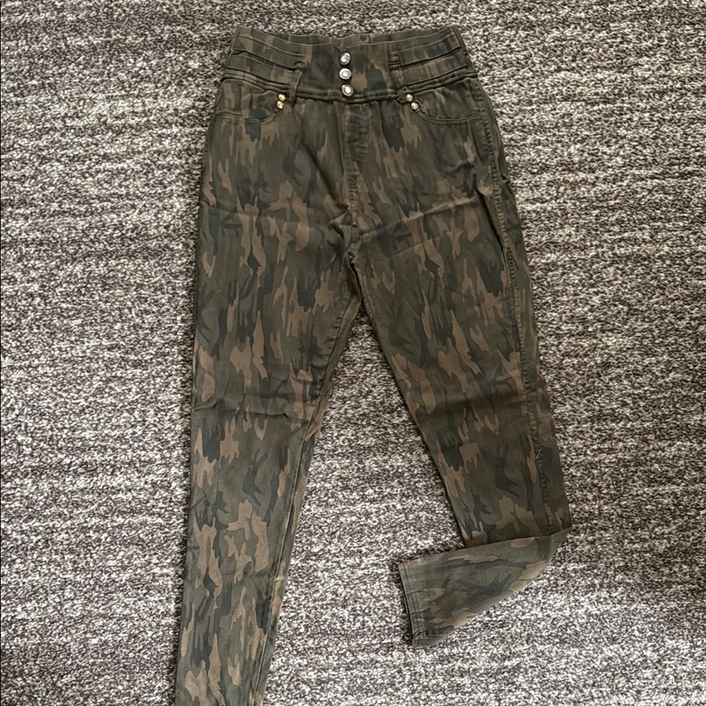 Green and Brown High-Waisted Jeggings with Distressed Texture